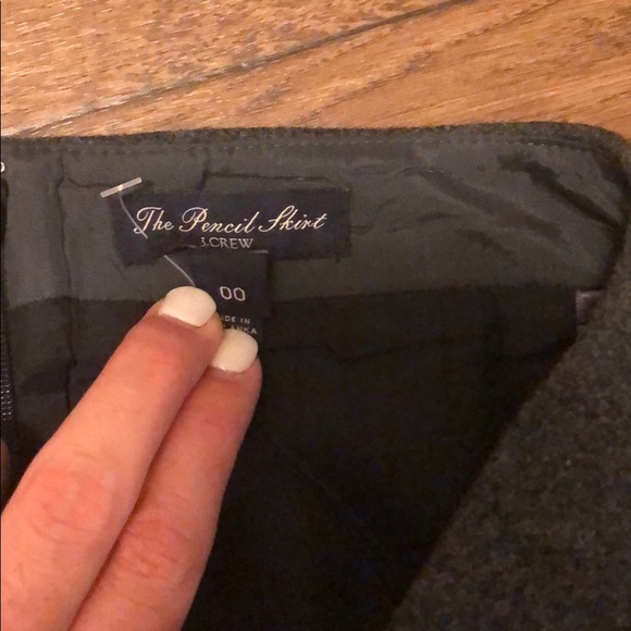 J Crew wool pencil skirt. Size 00 - Picture 3 of 3